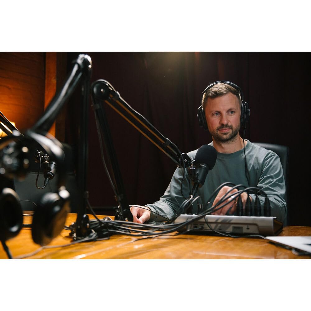 Podcast Recorder + Balanced Interconnect Bundle E94191