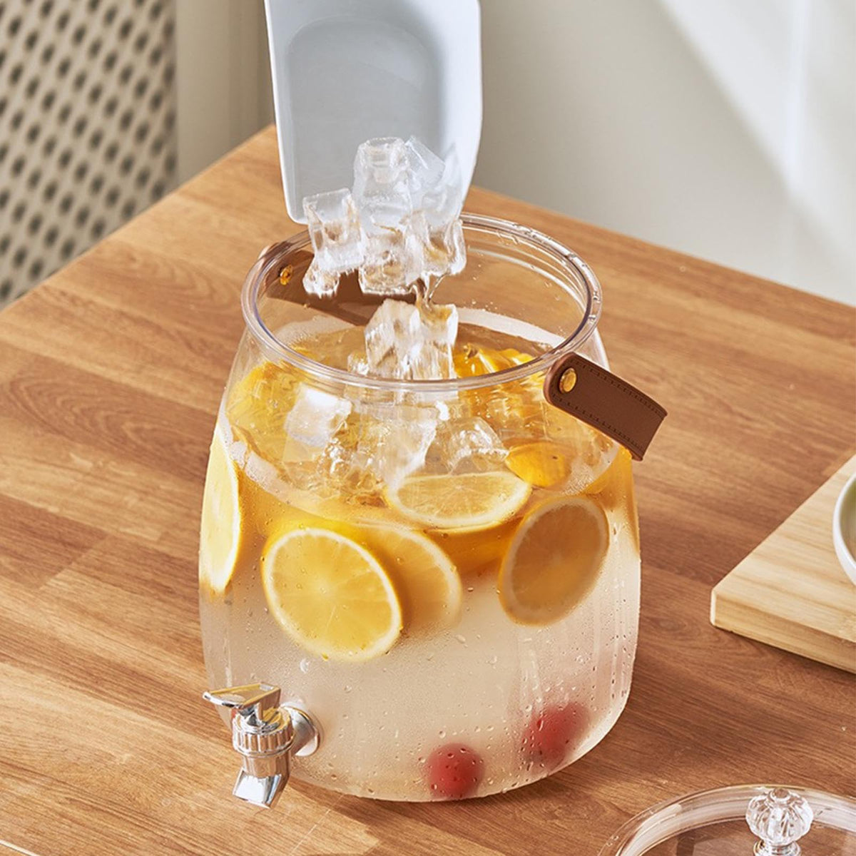 Food Grade Large Capacity Water Container with Spigot Q28246